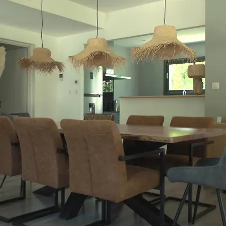 Maison Avec Terrasse En Bois Et Piscine * Varaire