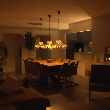 Maison Avec Terrasse En Bois Et Piscine *