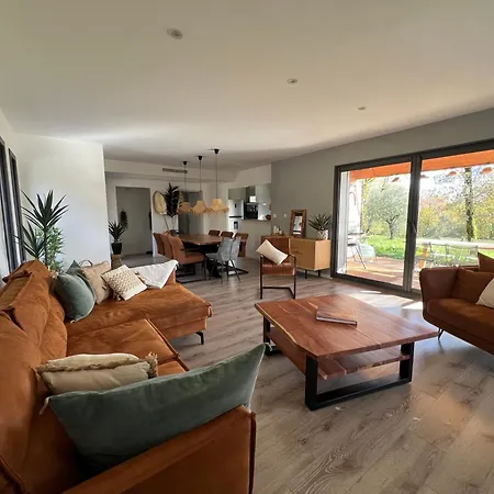 Maison Avec Terrasse En Bois Et Piscine Villa