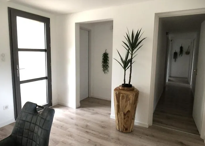 Maison Avec Terrasse En Bois Et Piscine Varaire