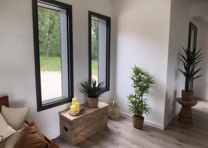 Maison Avec Terrasse En Bois Et Piscine Вилла *
