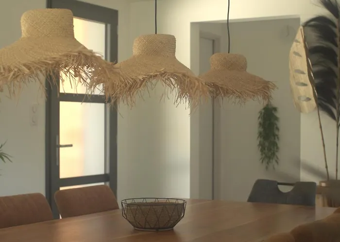 Maison Avec Terrasse En Bois Et Piscine Вилла