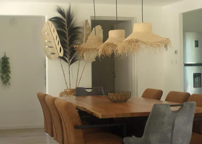 Maison Avec Terrasse En Bois Et Piscine Вилла Varaire