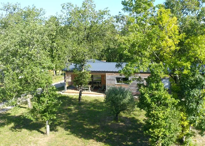Maison Avec Terrasse En Bois Et Piscine Вилла