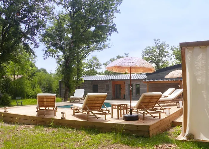 Maison Avec Terrasse En Bois Et Piscine Вилла Varaire