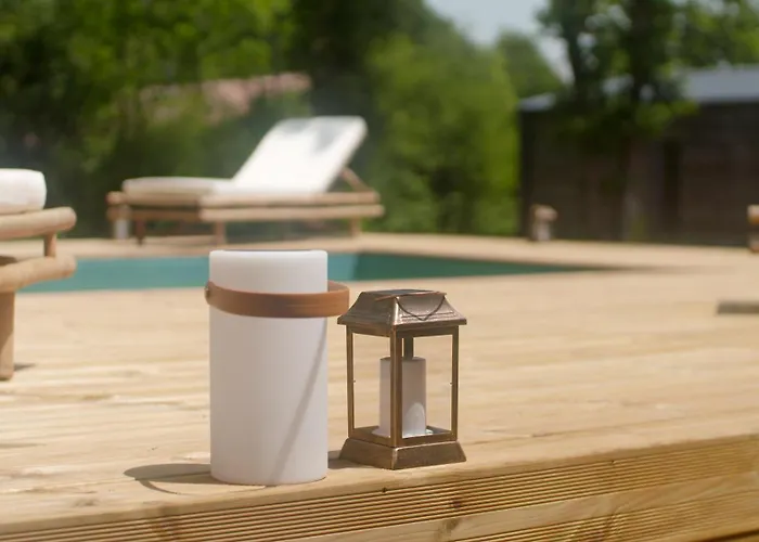 Maison Avec Terrasse En Bois Et Piscine *