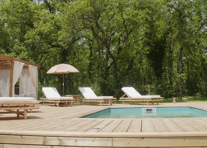 Maison Avec Terrasse En Bois Et Piscine * Varaire