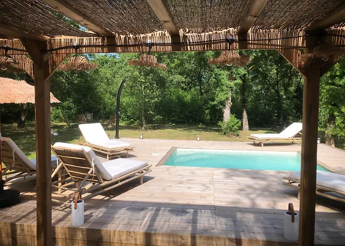 Maison Avec Terrasse En Bois Et Piscine Вилла Varaire