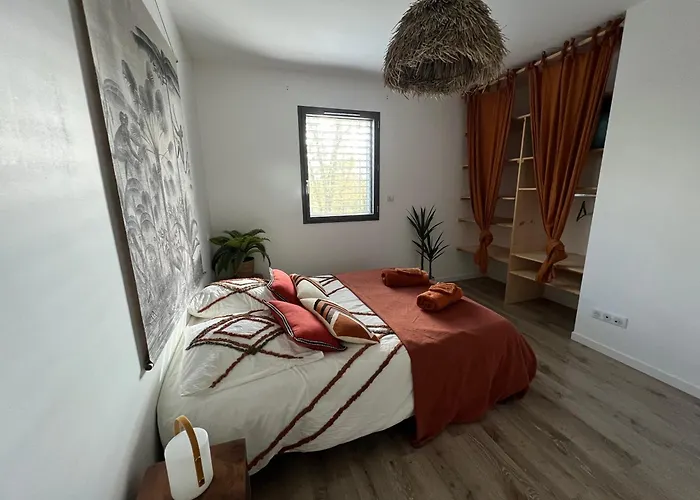 Maison Avec Terrasse En Bois Et Piscine Вилла