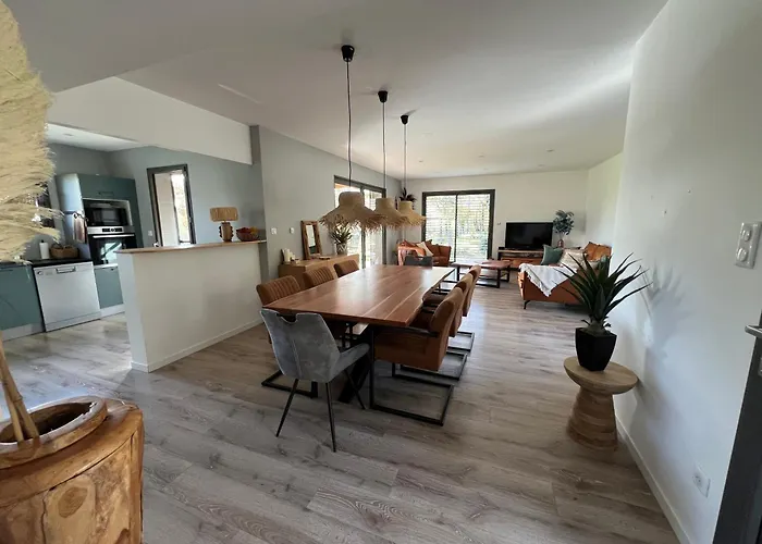 Maison Avec Terrasse En Bois Et Piscine * Varaire