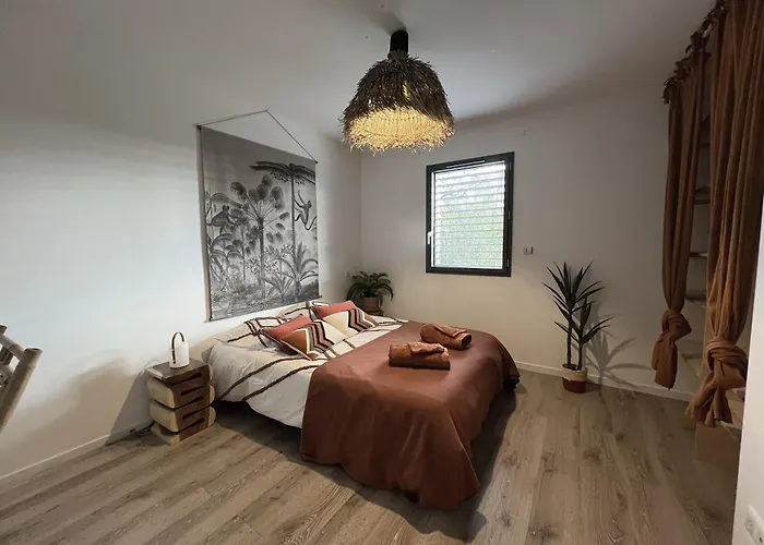 Maison Avec Terrasse En Bois Et Piscine Вилла