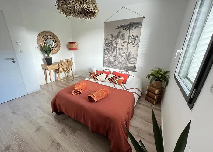 Вилла Maison Avec Terrasse En Bois Et Piscine Varaire